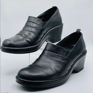 Women’s Dansko Black Clogs Size 40 US 9.5/10